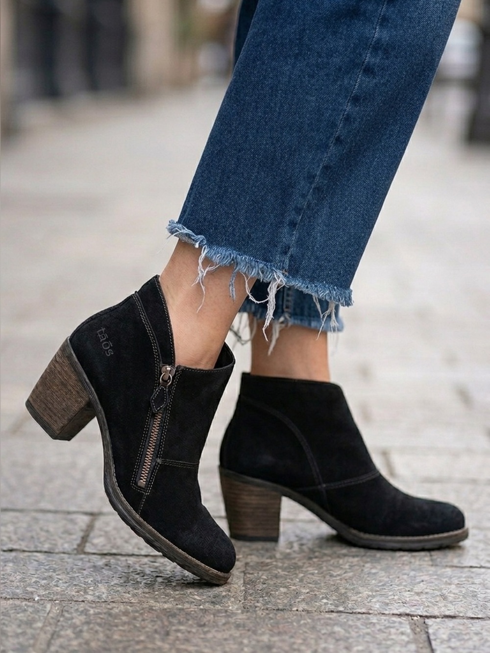 Taos Billie Black Genuine Suede Leather Side Zipper Ankle Boot size 40 9 - 9.5